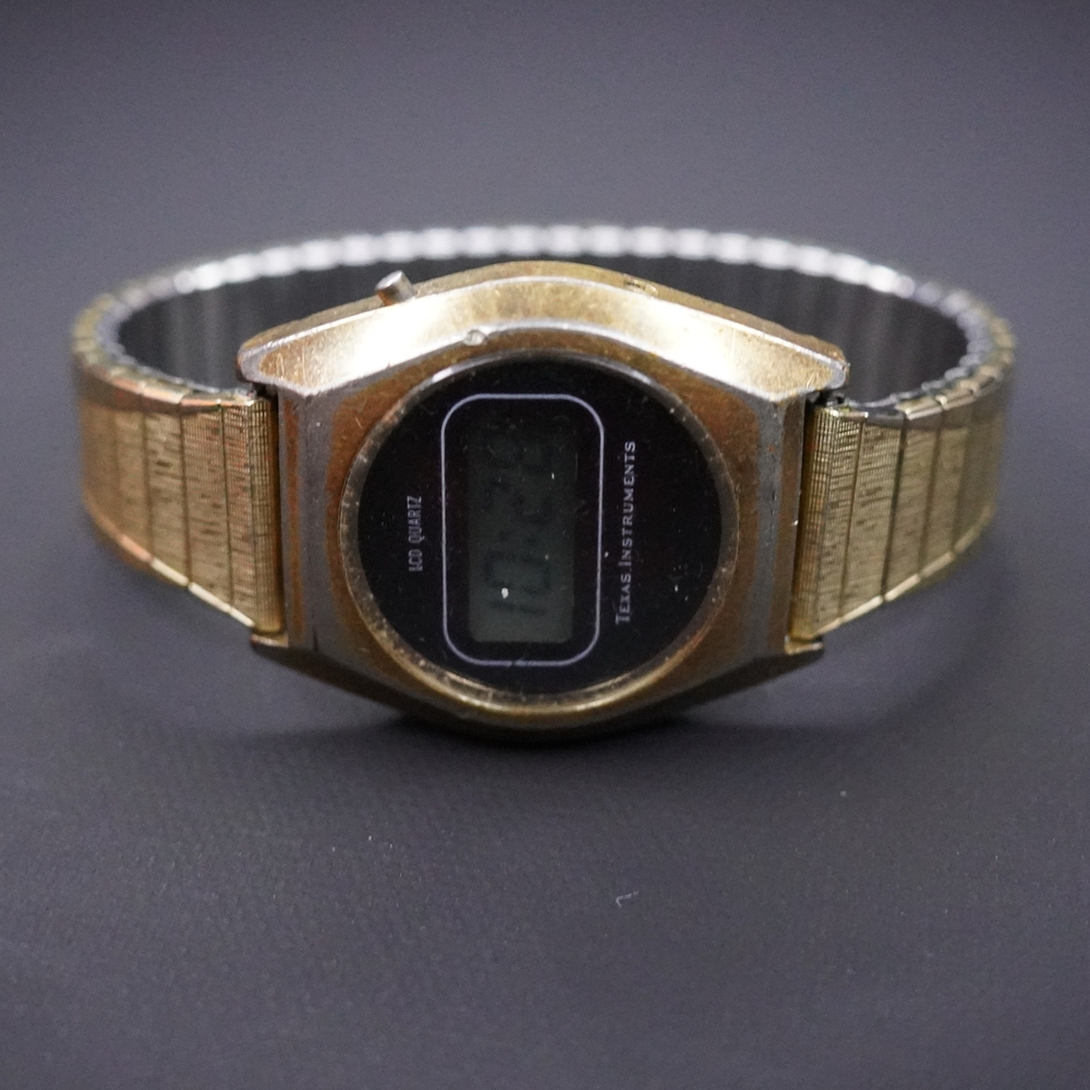 Vintage Texas Instruments Gold Smartwatch - Picture 4 of 7